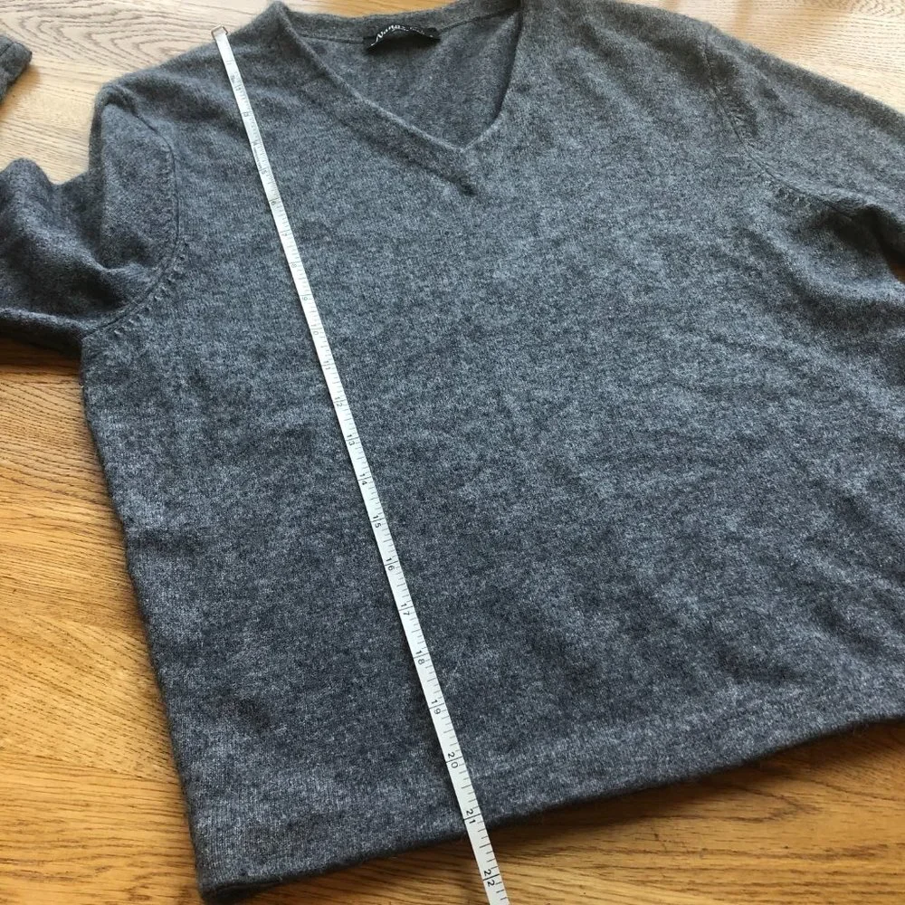 Nana Store Gray V-Neck Sweater Super Soft Size Small